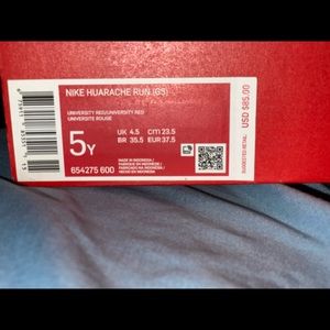 Boys red Nike Huarache size 5y‼️ Brand new in box never worn